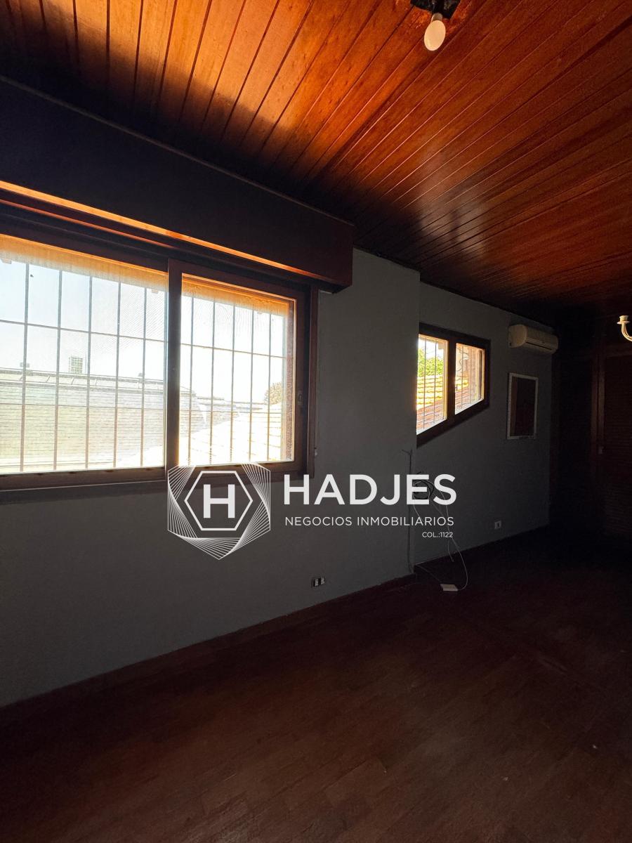 Venta Casa en Barranca de Quilmes: Espacio y Confort en un Entorno Privilegiado 5