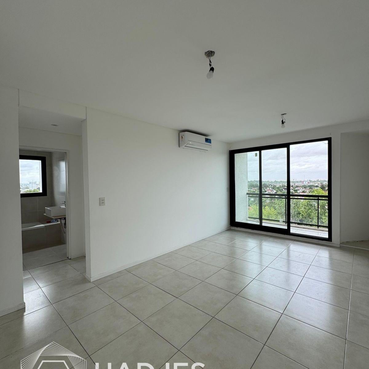 Venta de departamento de categoria en Bernal centro 3amb con cochera