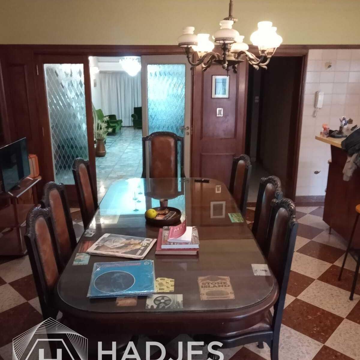 Casa en venta Bernal con acceso a dos calles, 5amb con quincho 
