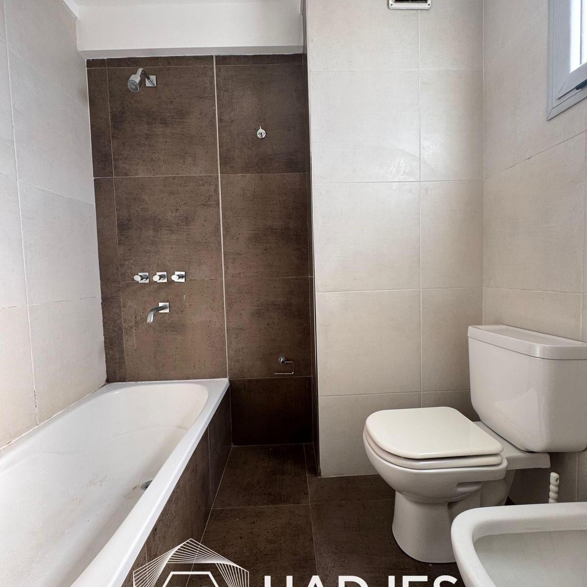Foto de VENTA DEPARTAMENTO 2 AMBIENTES QUILMES CENTRO, imagen 3