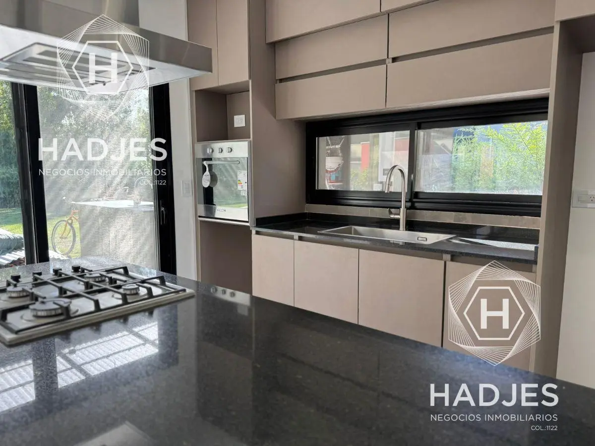 Venta casa a ESTRENAR en barrio LA CANDIDA 8