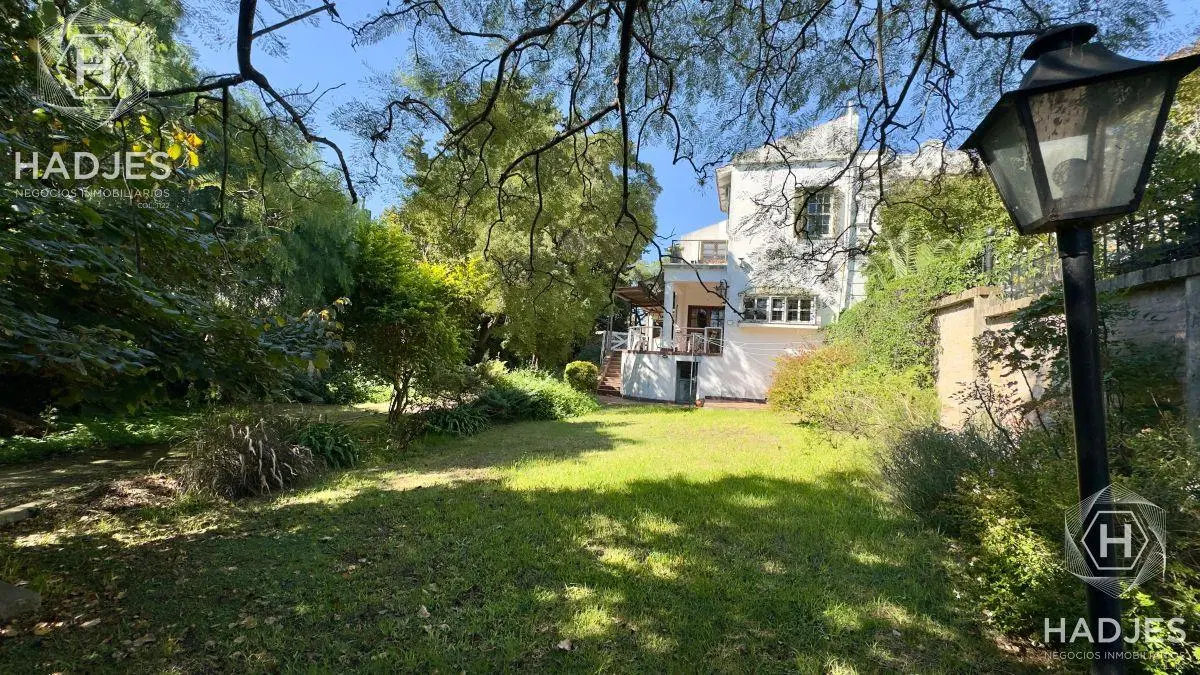 VENTA CASA 5 AMBIENTES CON GRAN PARQUE 917m2 Quilmes 2