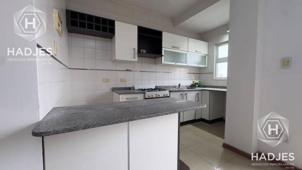 Foto de DEPARTAMENTO a la venta semipiso, tres ambientes, con dos balcones en, imagen 2