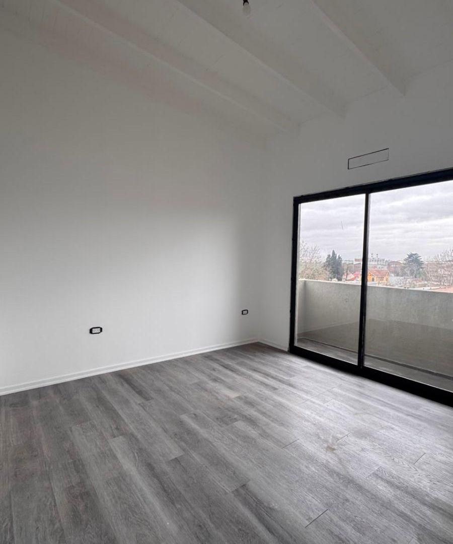 Foto de Departamento 3 ambientes con terraza propia Bernal, imagen 3