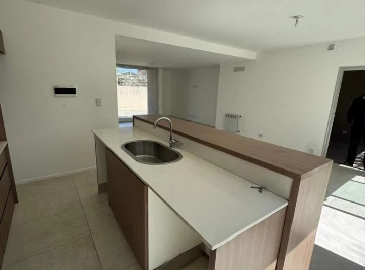 DUPLEX EN HOUSING BARRIO ARGUELLO 2