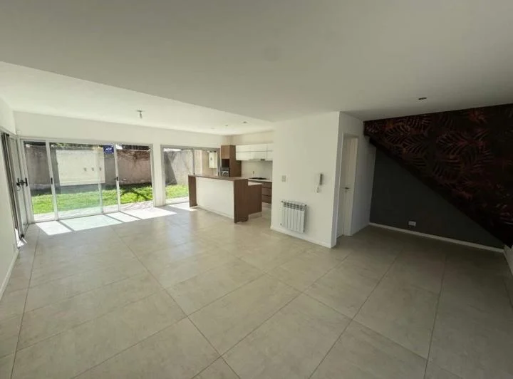 DUPLEX EN HOUSING BARRIO ARGUELLO 3