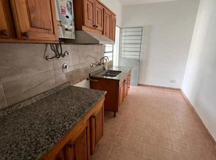 CASA DE 3 DORMITORIOS Y PATIO EN BARRIO MARQUES DE SOBREMONTE 1