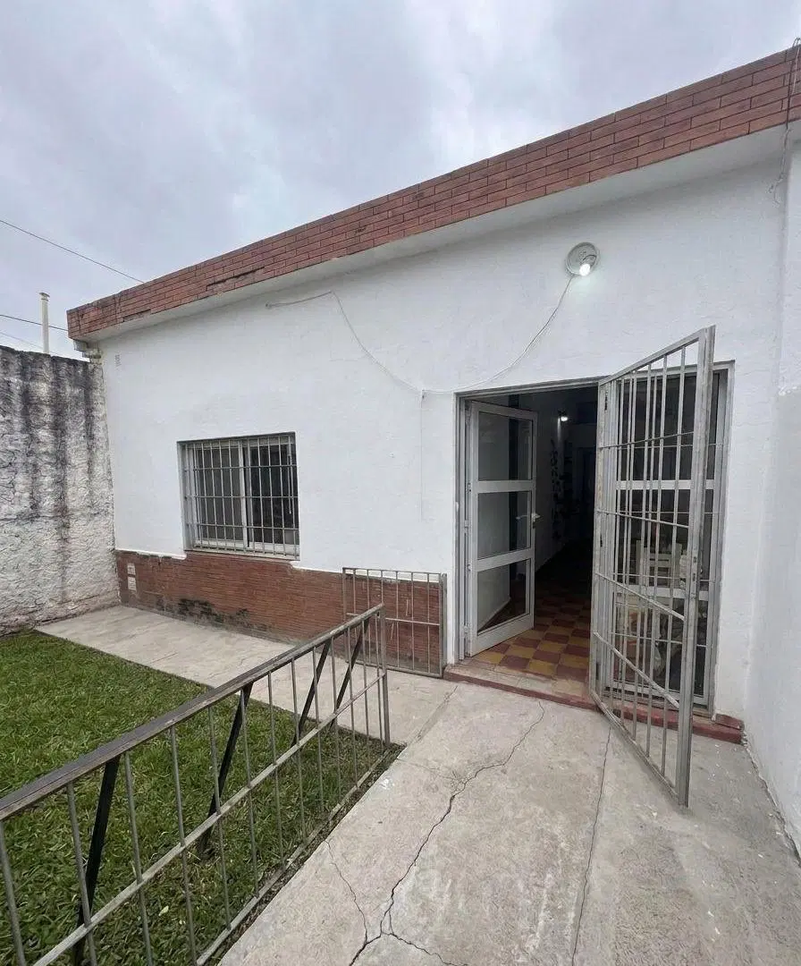 ALQUILER CASA 2 DORMITORIOS GENERAL BUSTOS. PATIO PEQUEÑO 3