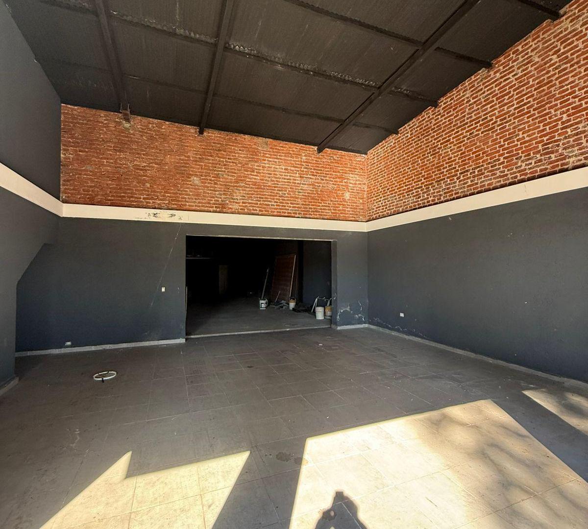 Foto de LOCAL GALPON COMERCIAL EN ALQUILER BARRIO PUEYRREDÓN, imagen 4