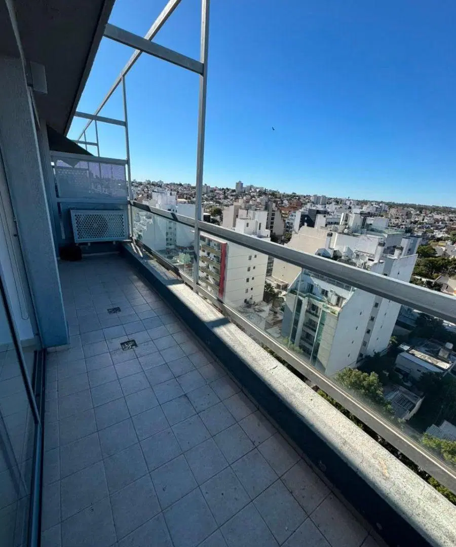 DEPARTAMENTO CON BALCON BARRIO CENTRO 5