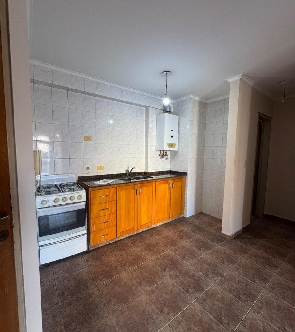 Foto de DEPARTAMENTO A MEDIA CUADRA DEL PATIO OLMOS. 1 DORMITORIO CON BALCÓN, imagen 2