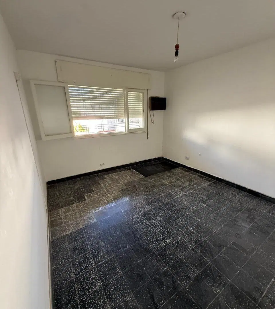 CASA EN ALQUILER 3 DORMITORIOS CON COCHERA BARRIO LOS PARAÍSOS 5