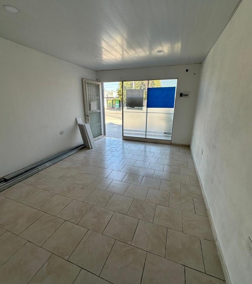 Foto de LOCAL COMERCIAL EN ALQUILER BARRIO RESIDENCIAL AMÉRICA, imagen 3