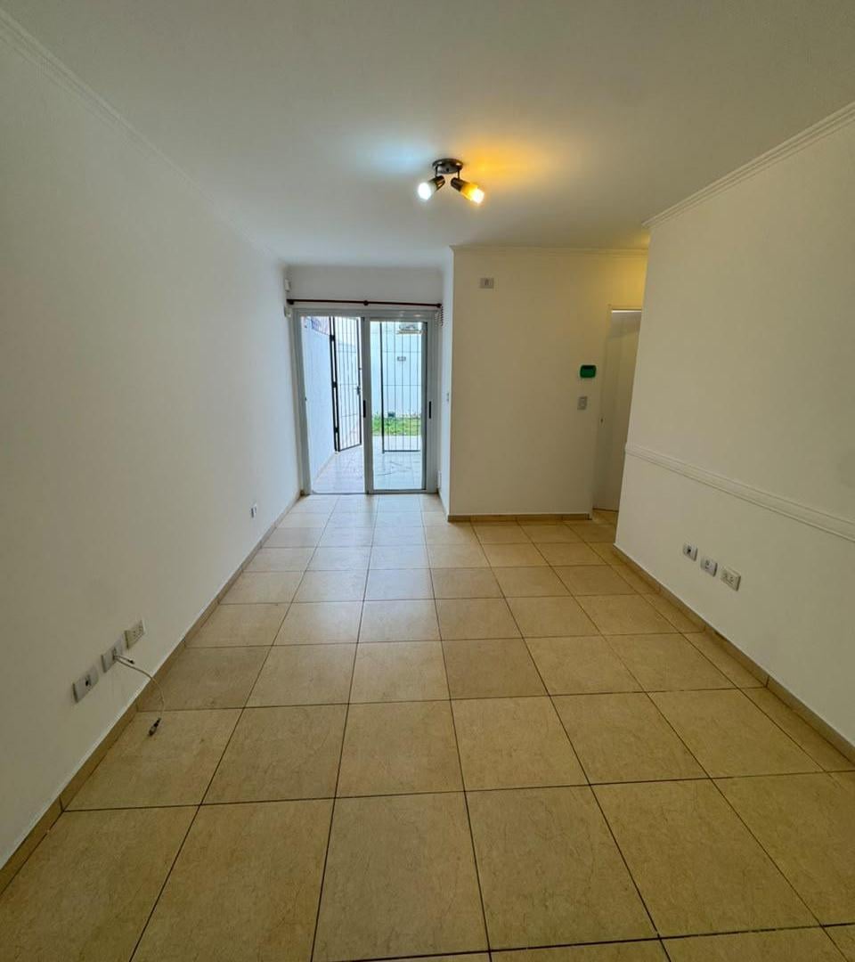 DEPARTAMENTO DE 1 DORMITORIO CON PATIO EN BARRIO ALBERDI