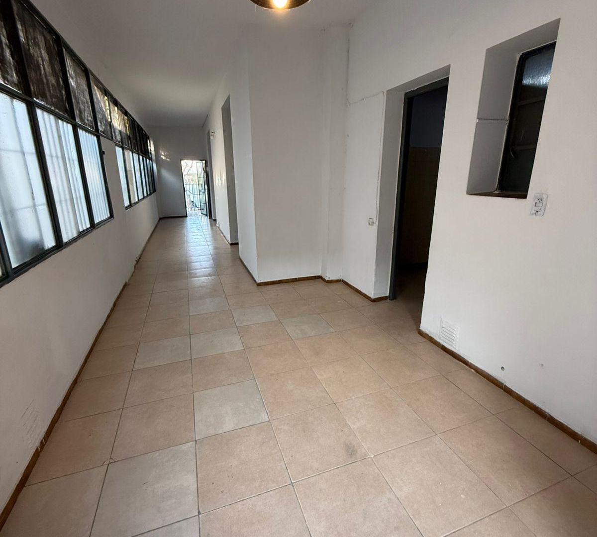 Foto de CASA DE 2 DORMITORIOS EN BARRIO GENERAL BUSTOS, imagen 2