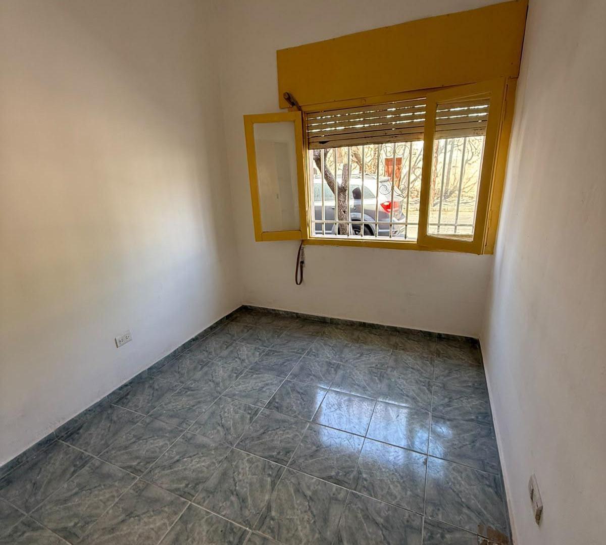 Foto de CASA EN ALQUILER 2 DORMITORIOS BARRIO GENERAL BUSTOS, imagen 2