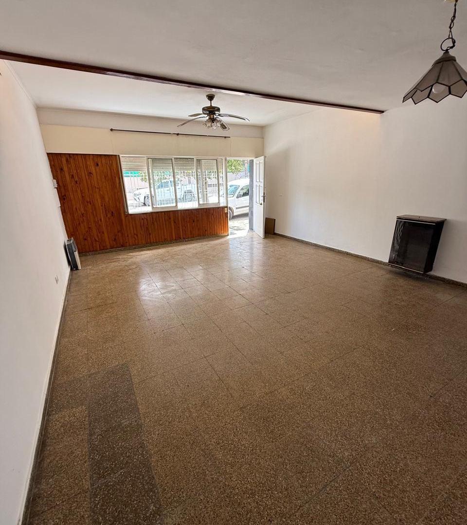 Foto de CASA EN ALQUILER 3 DORMITORIOS CON PATIO Y ASADOR BARRIO PUEYRREDÓN, imagen 3