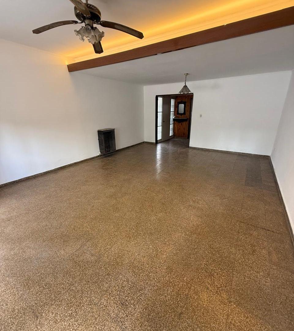Foto de CASA EN ALQUILER 3 DORMITORIOS CON PATIO Y ASADOR BARRIO PUEYRREDÓN, imagen 2