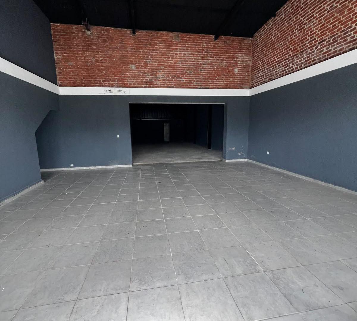 Foto de LOCAL COMERCIAL EN ALQUILER EN BARRIO PUEYRREDÓN, imagen 2