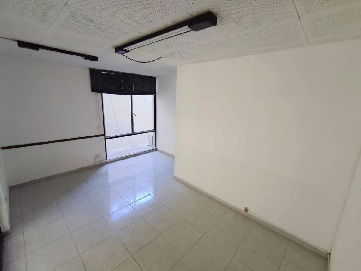 Se alquila Oficina Comercial en pleno Centro - Av. Colon 119 3