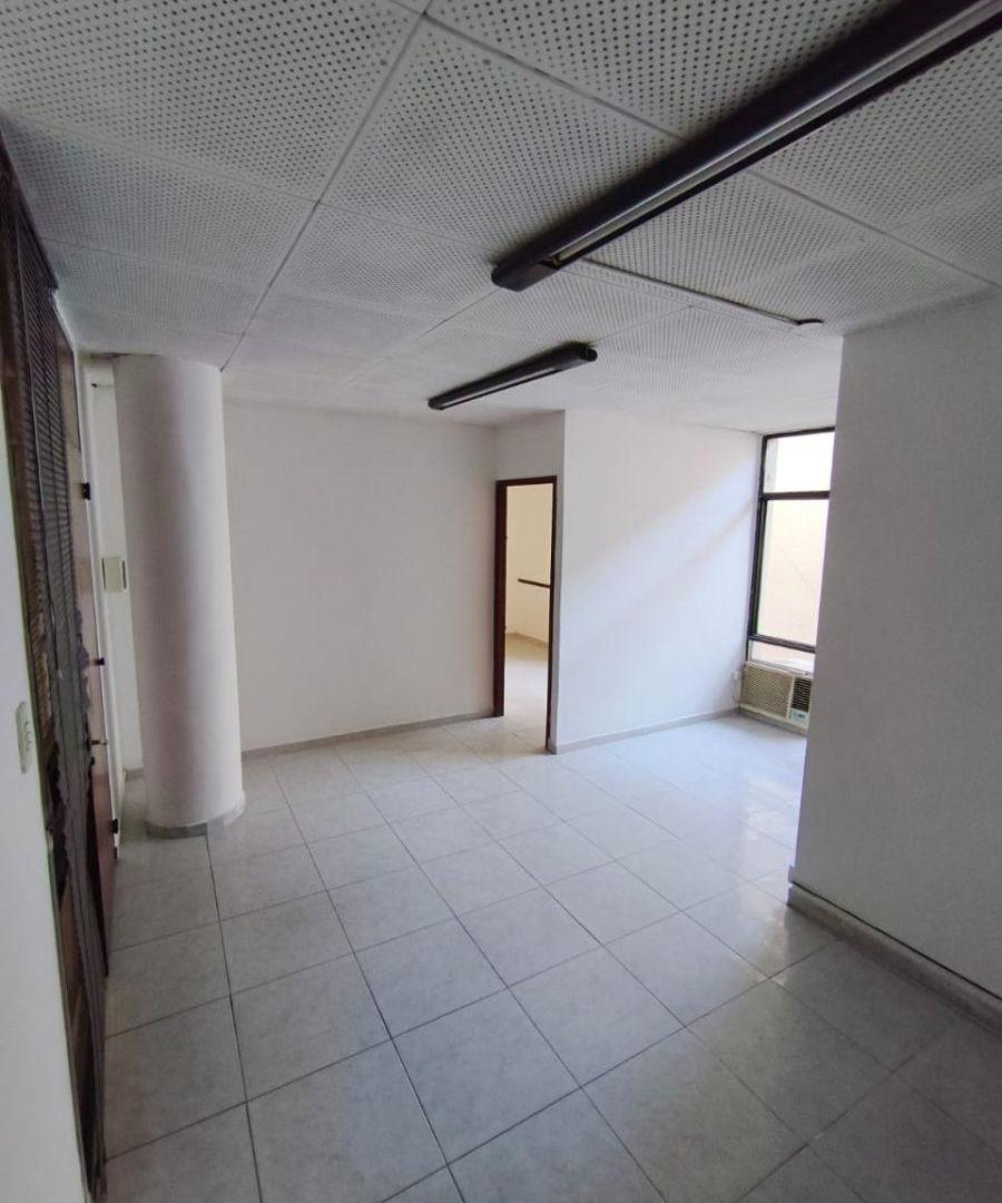 Se alquila Oficina Comercial en pleno Centro - Av. Colon 119
