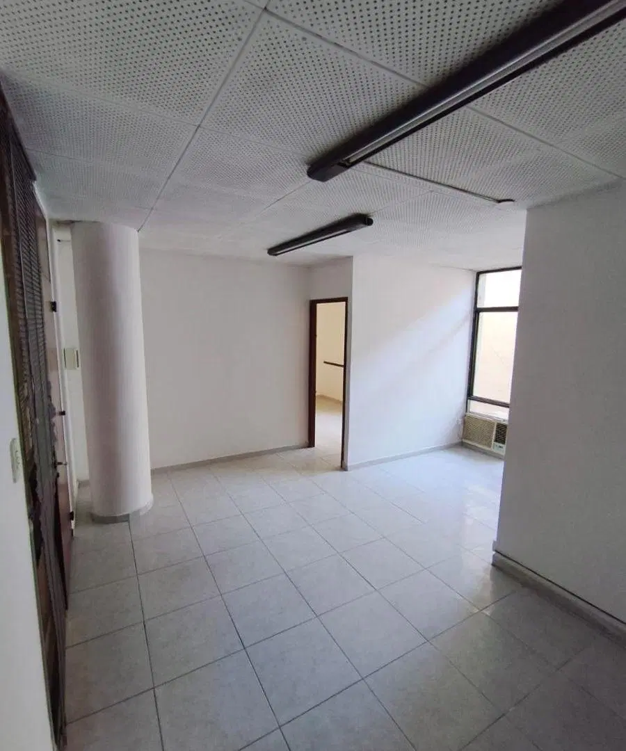Se alquila Oficina Comercial en pleno Centro - Av. Colon 119 2