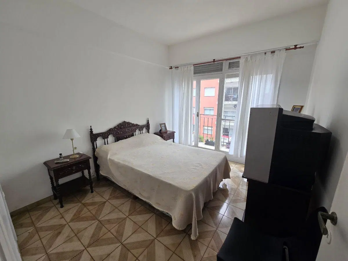 Departamento de 3 ambientes a la calle con balcón corrido y excelente luminosidad 5