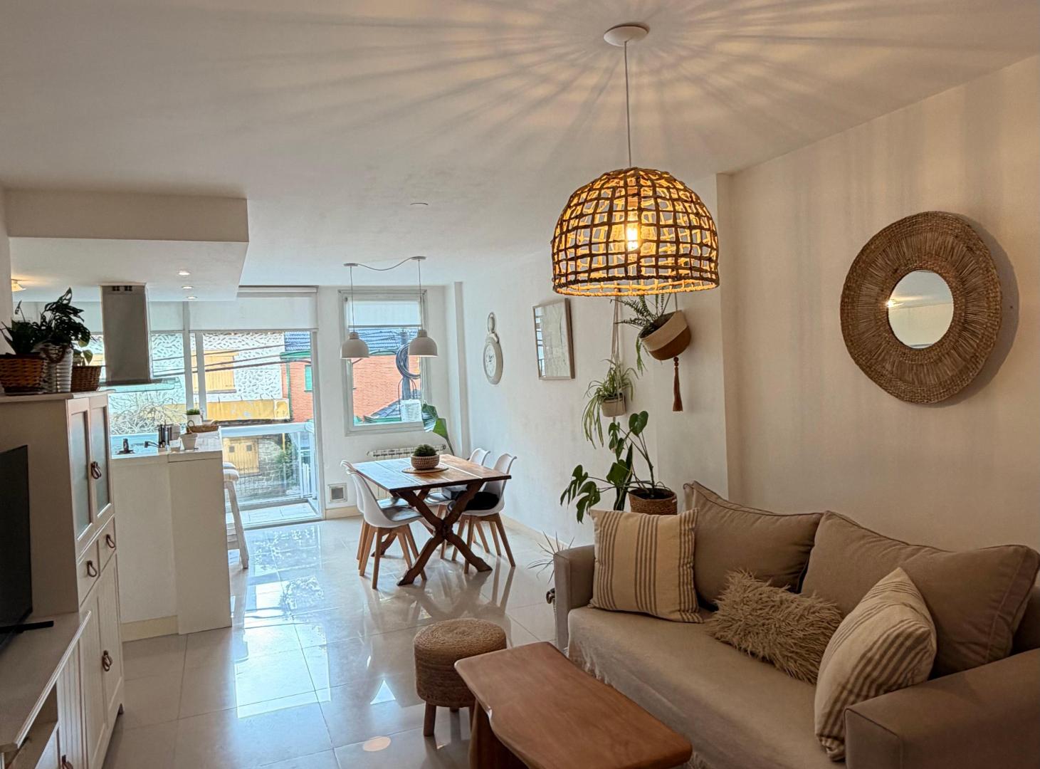 Foto de Departamento semipiso de 3 ambientes con cochera doble en Zona Aldrey, imagen 1