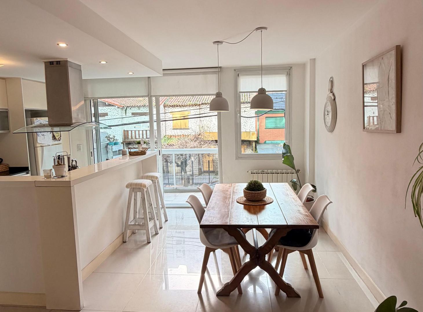 Foto de Departamento semipiso de 3 ambientes con cochera doble en Zona Aldrey, imagen 2