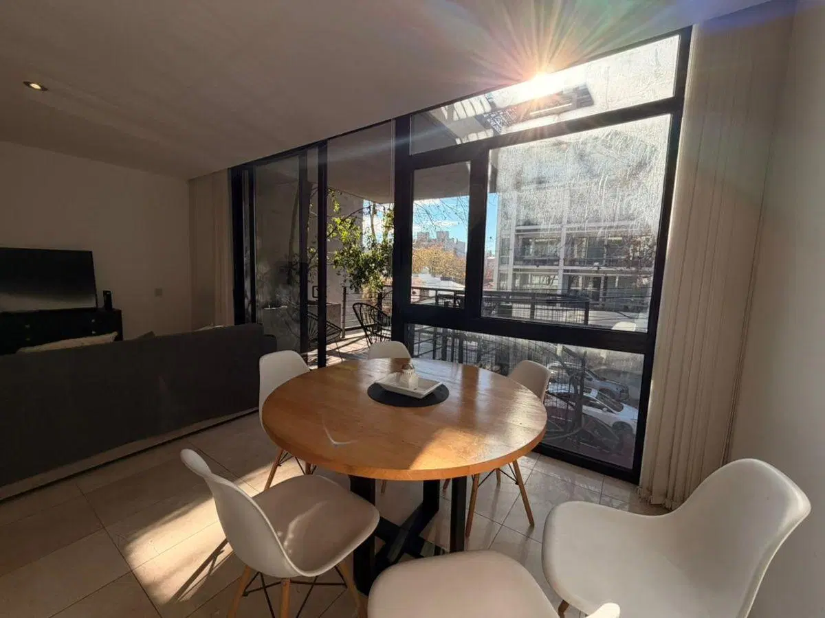 Departamento de 3 ambientes con patio privado, cochera doble y amenities en zona Güemes Malecón Hué 3