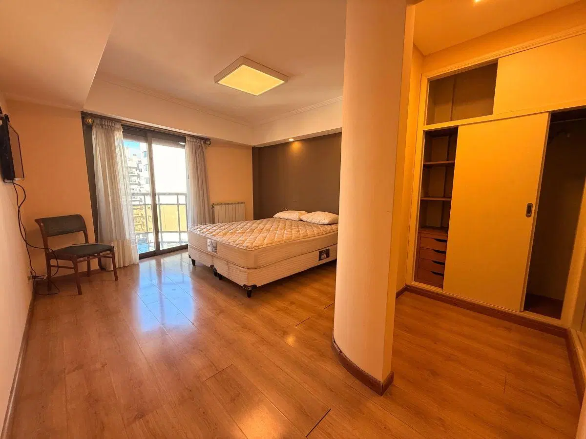 Piso de 5 ambientes con quincho privado, departamento independiente y 3 cocheras 5