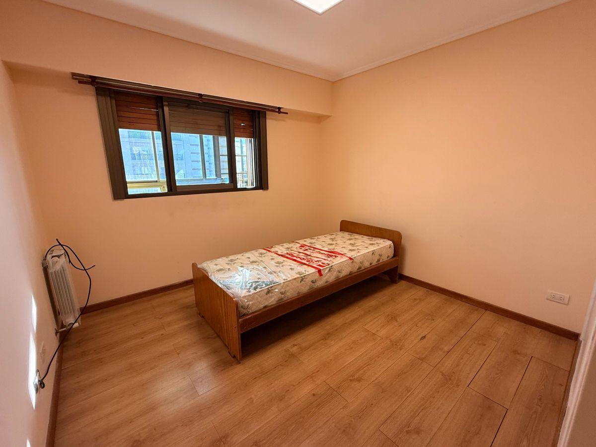 Piso de 5 ambientes con quincho privado, departamento independiente y 3 cocheras