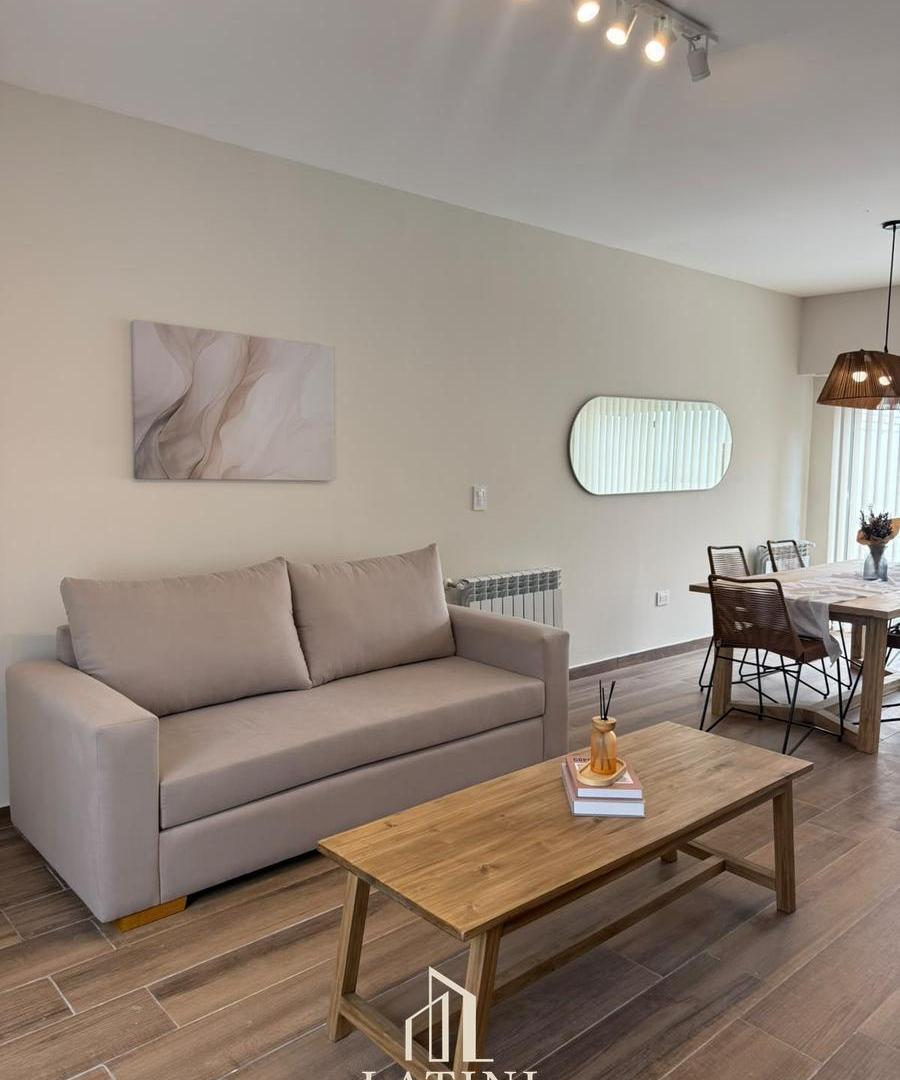 Foto de Venta Duplex 4 Ambientes Reciclado en Parque Luro, imagen 1