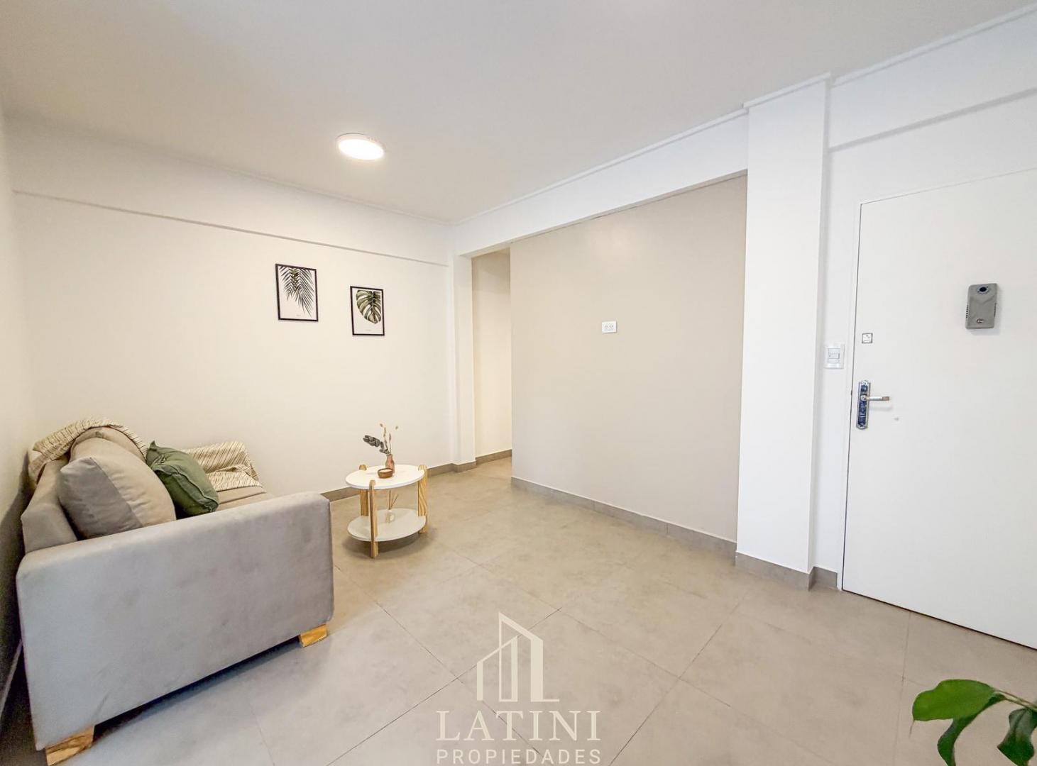 Foto de Venta Departamento 2 Ambientes Reciclado en el Centro, imagen 2