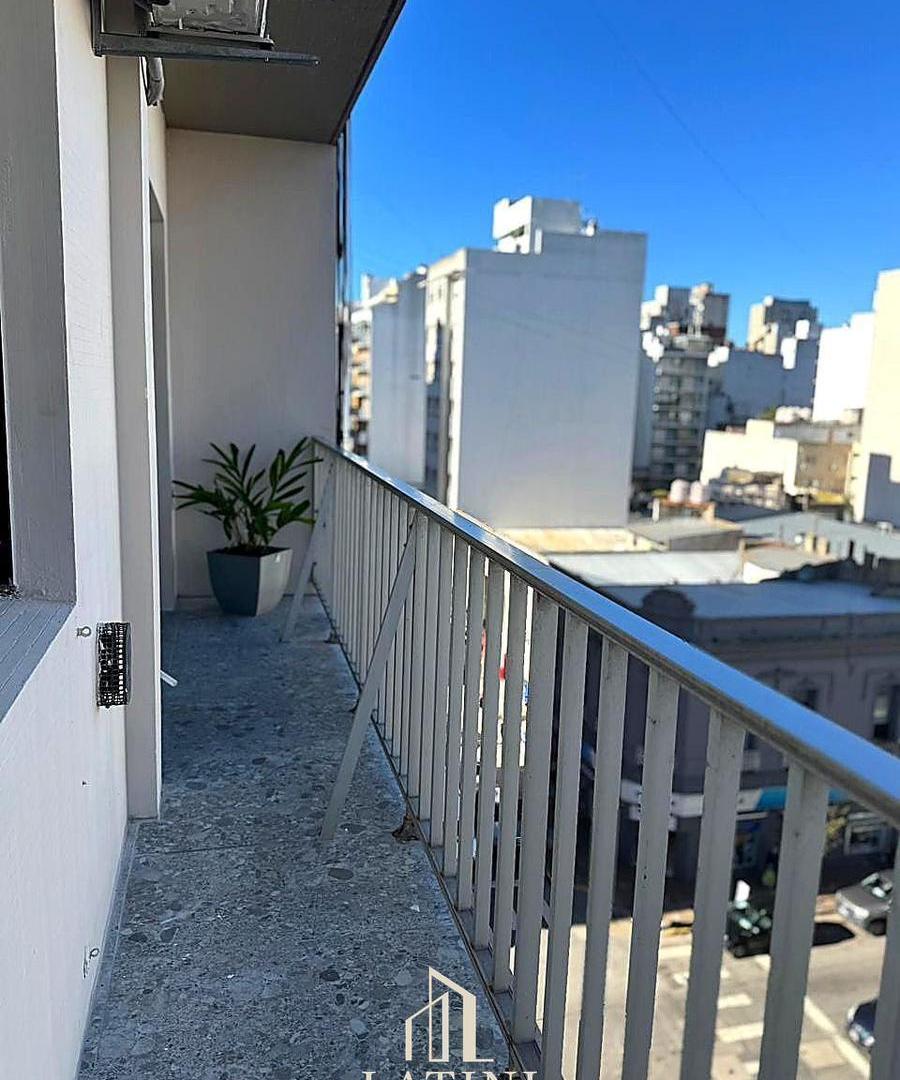 Foto de Venta Departamento Tres Ambientes Reciclado en Centro, imagen 1