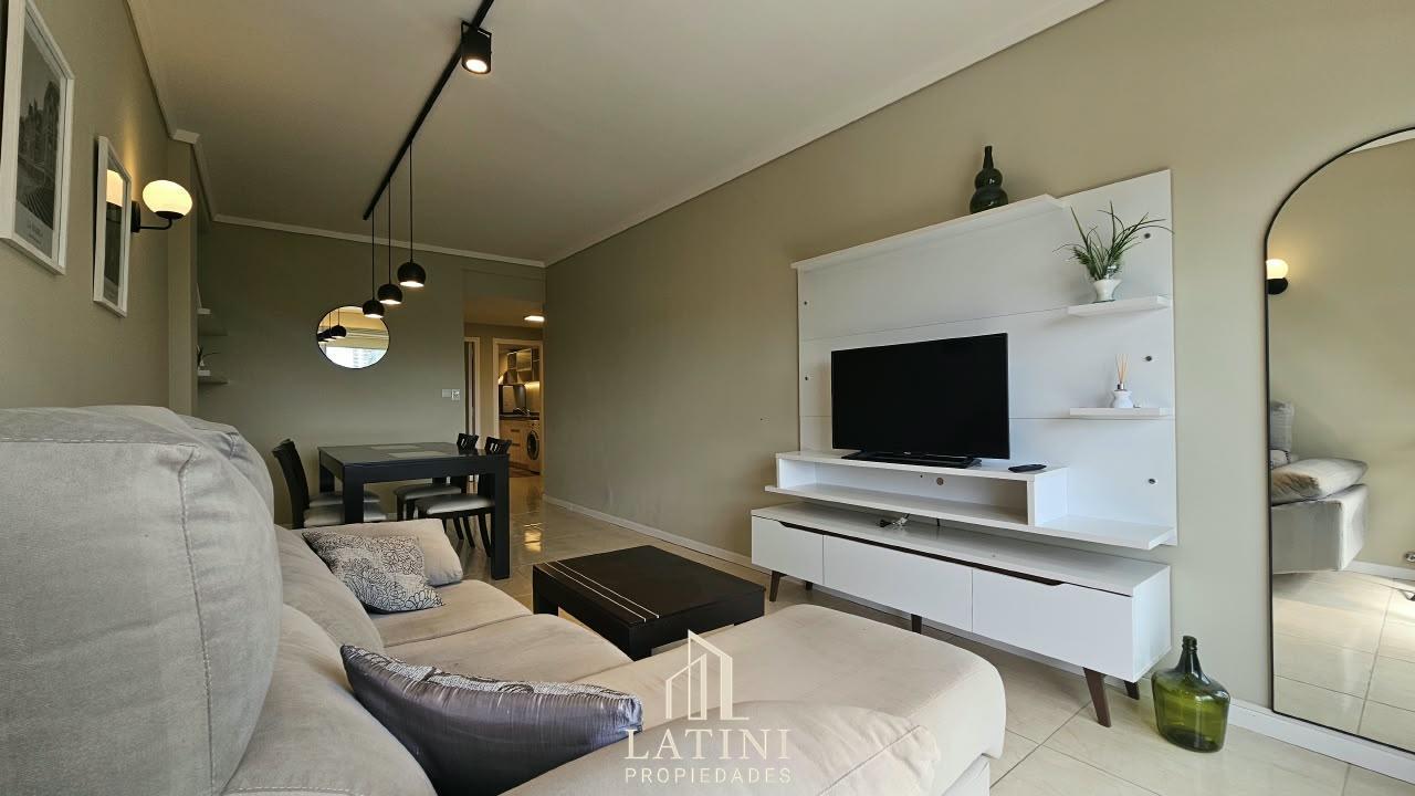 Foto de Venta Departamento 2 Ambientes Reciclado c/ vista a Plaza Colon, imagen 1