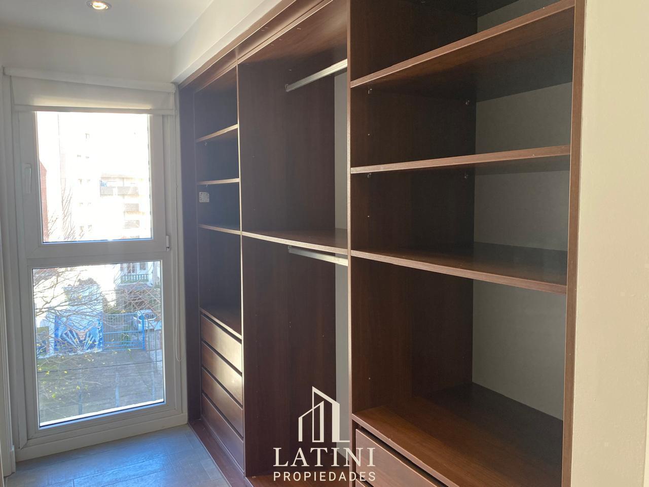 Foto de Venta Departamento Semi Piso con Cochera, imagen 4