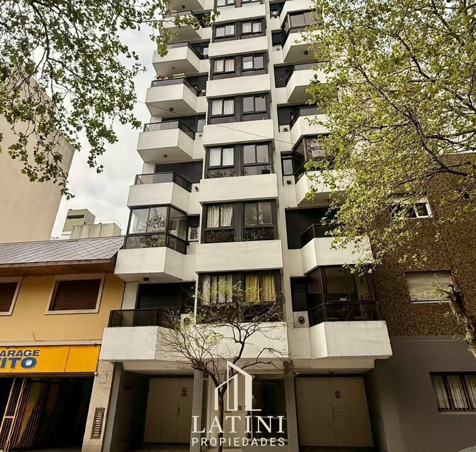 Foto de Venta Semipiso 2 Ambientes, Balcón y Baulera, La Perla, imagen 2