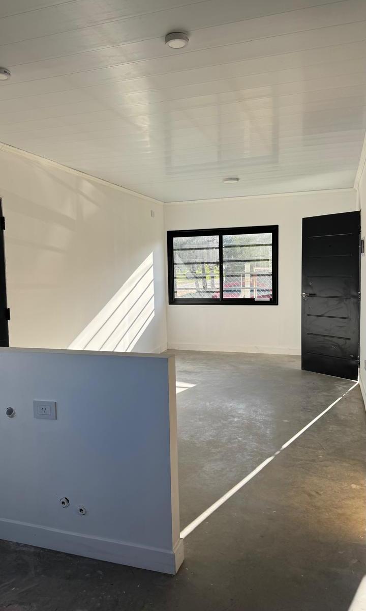 Venta Casa en Construcción Woodframe de 2 Ambientes en Esquina 2