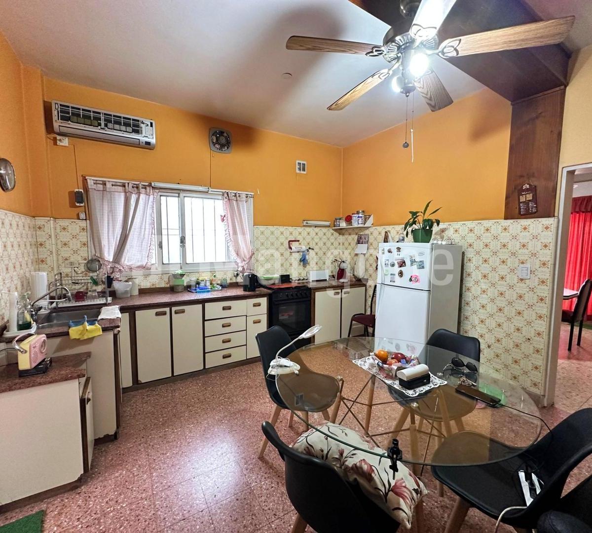 Casa 3 Ambientes con Cochera y Patio 2