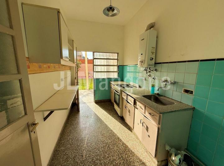 Casa 3 ambientes con parque y terraza 5