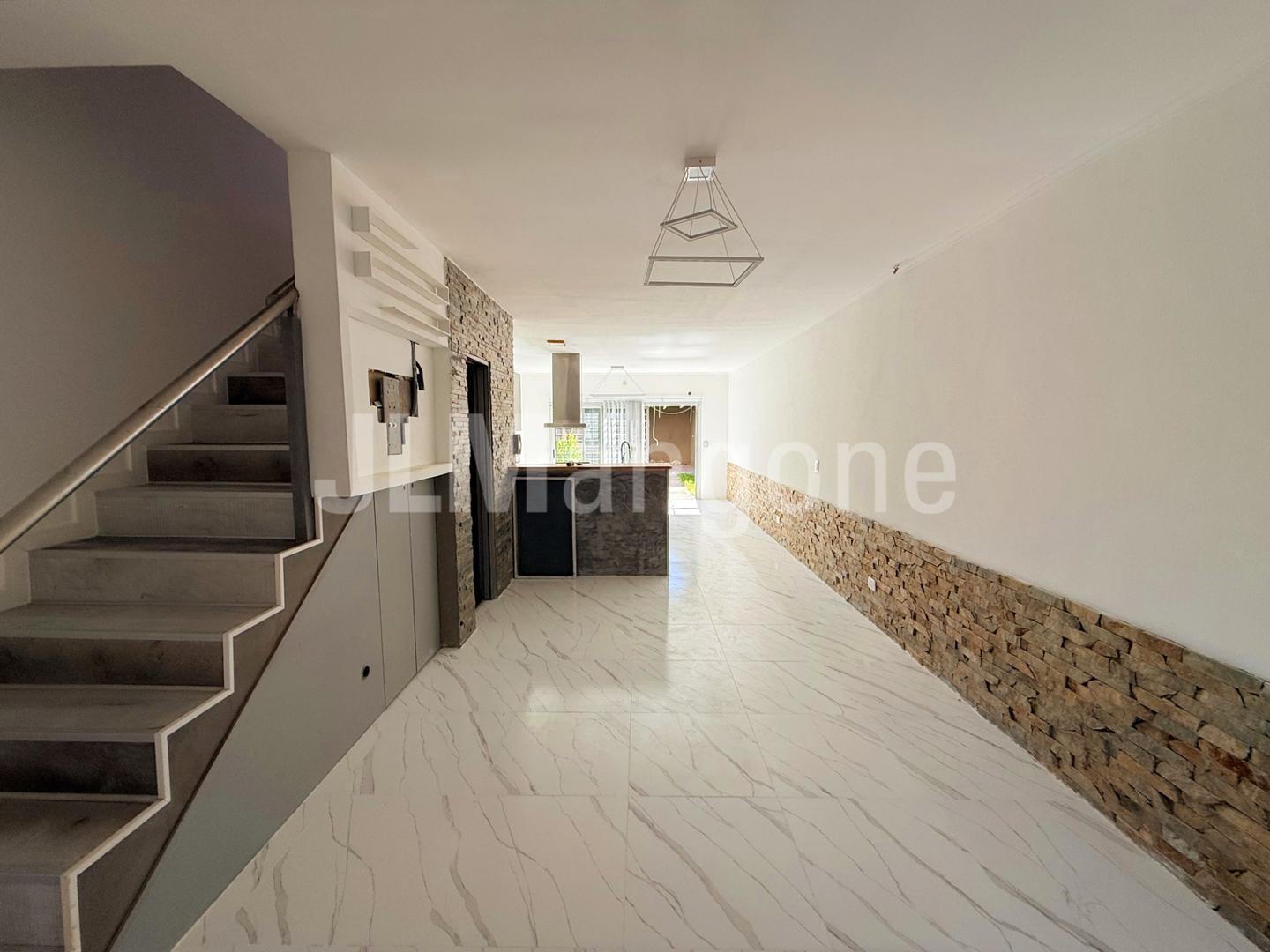 Foto de Duplex 3 ambientes con cocheras (2), parque y quincho, imagen 2