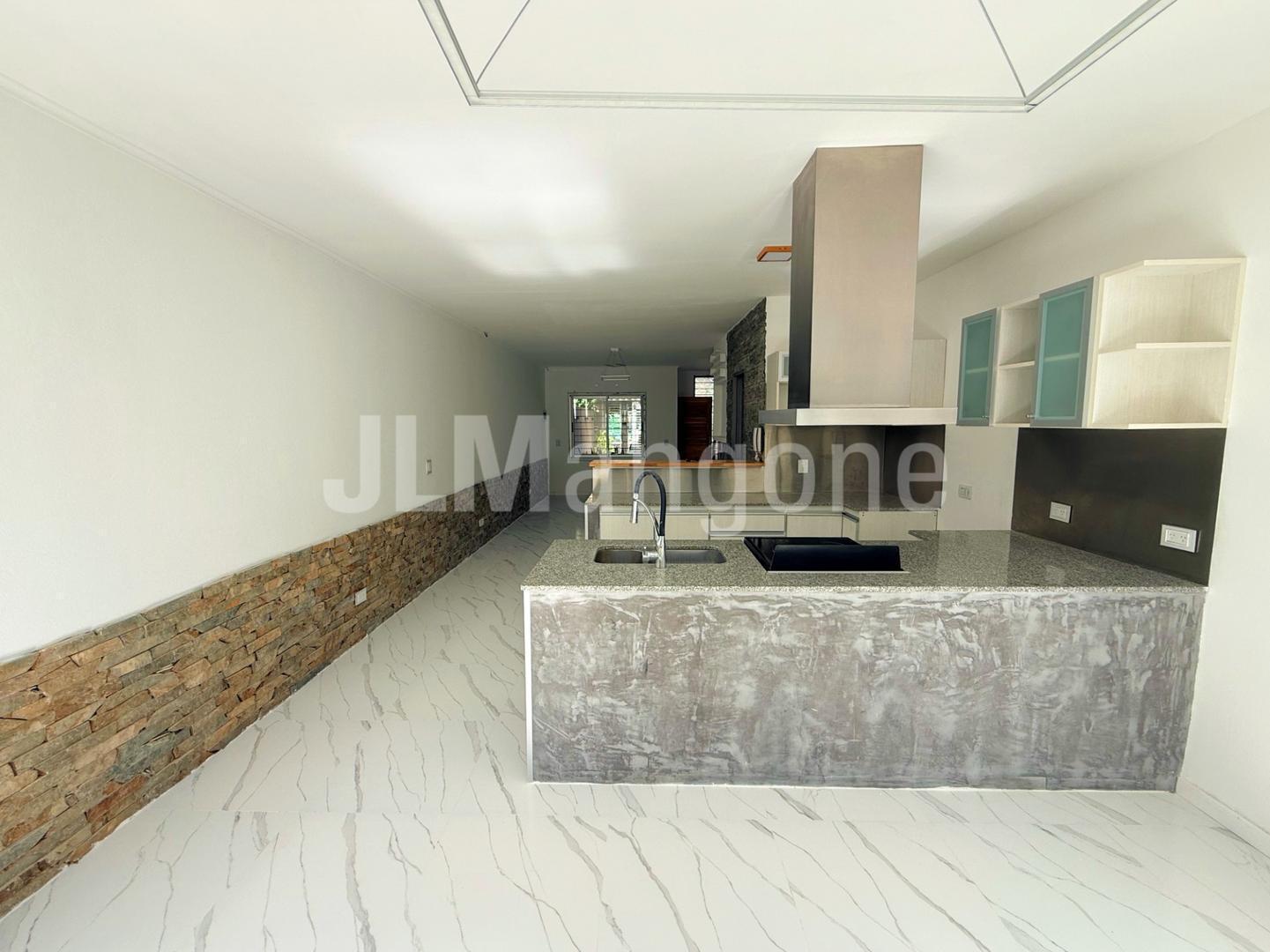 Foto de Duplex 3 ambientes con cocheras (2), parque y quincho, imagen 5