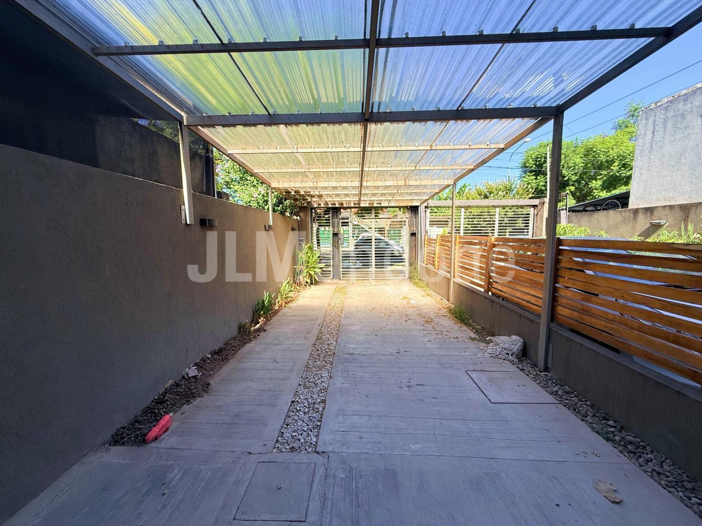 Foto de Duplex 3 ambientes con cocheras (2), parque y quincho, imagen 3