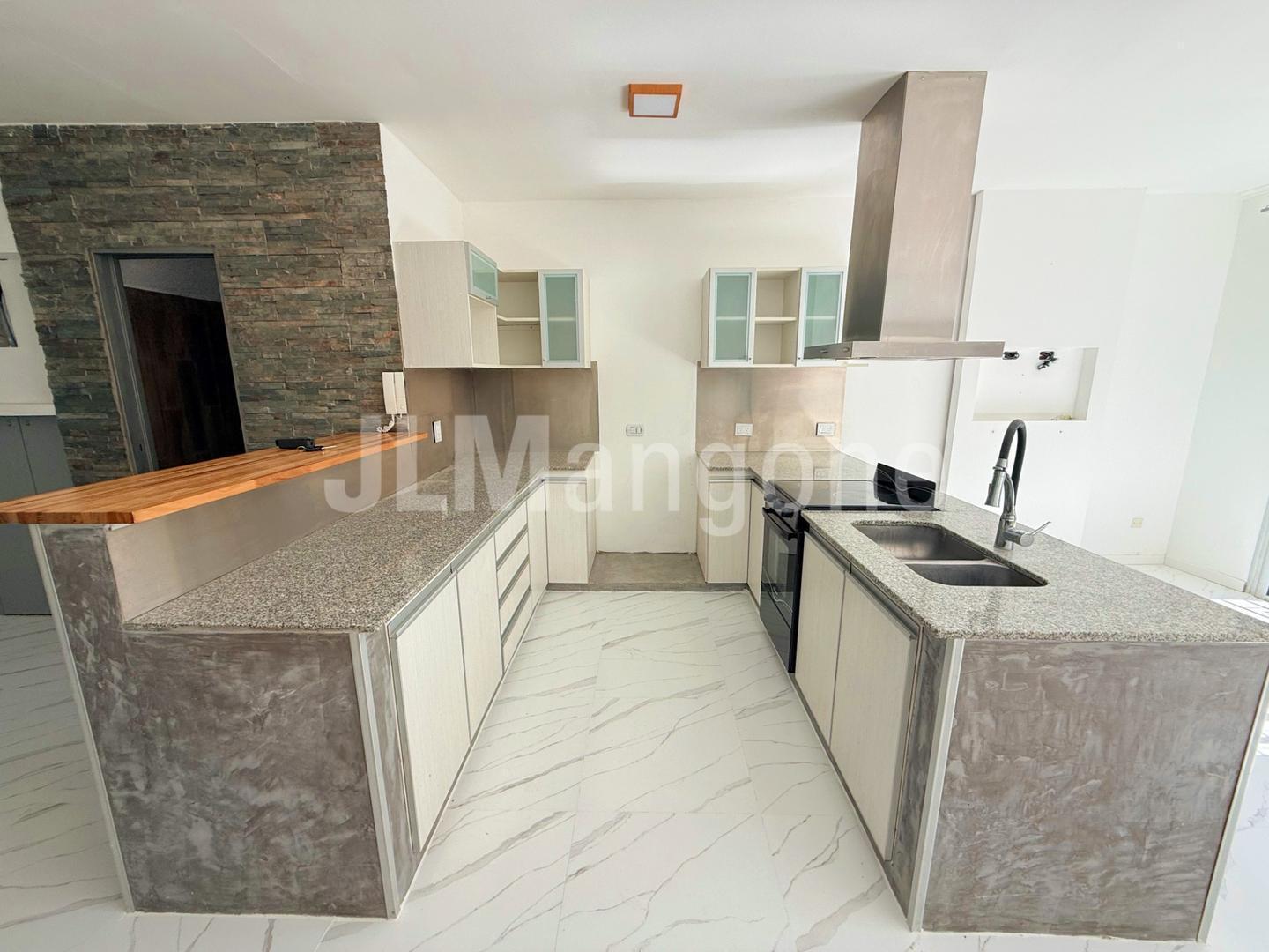 Foto de Duplex 3 ambientes con cocheras (2), parque y quincho, imagen 4