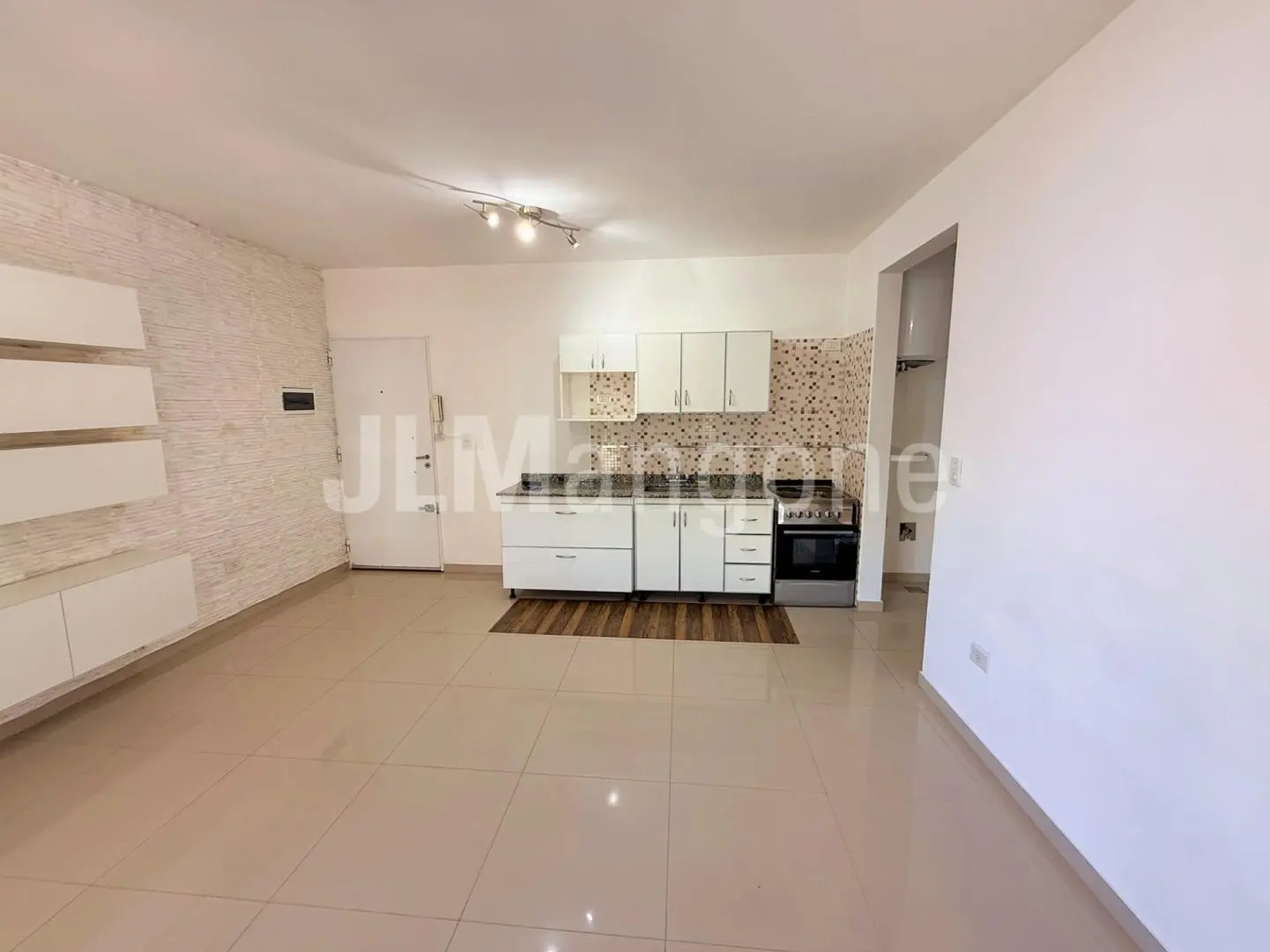 Departamento 2 ambientes con cochera y balcon 2