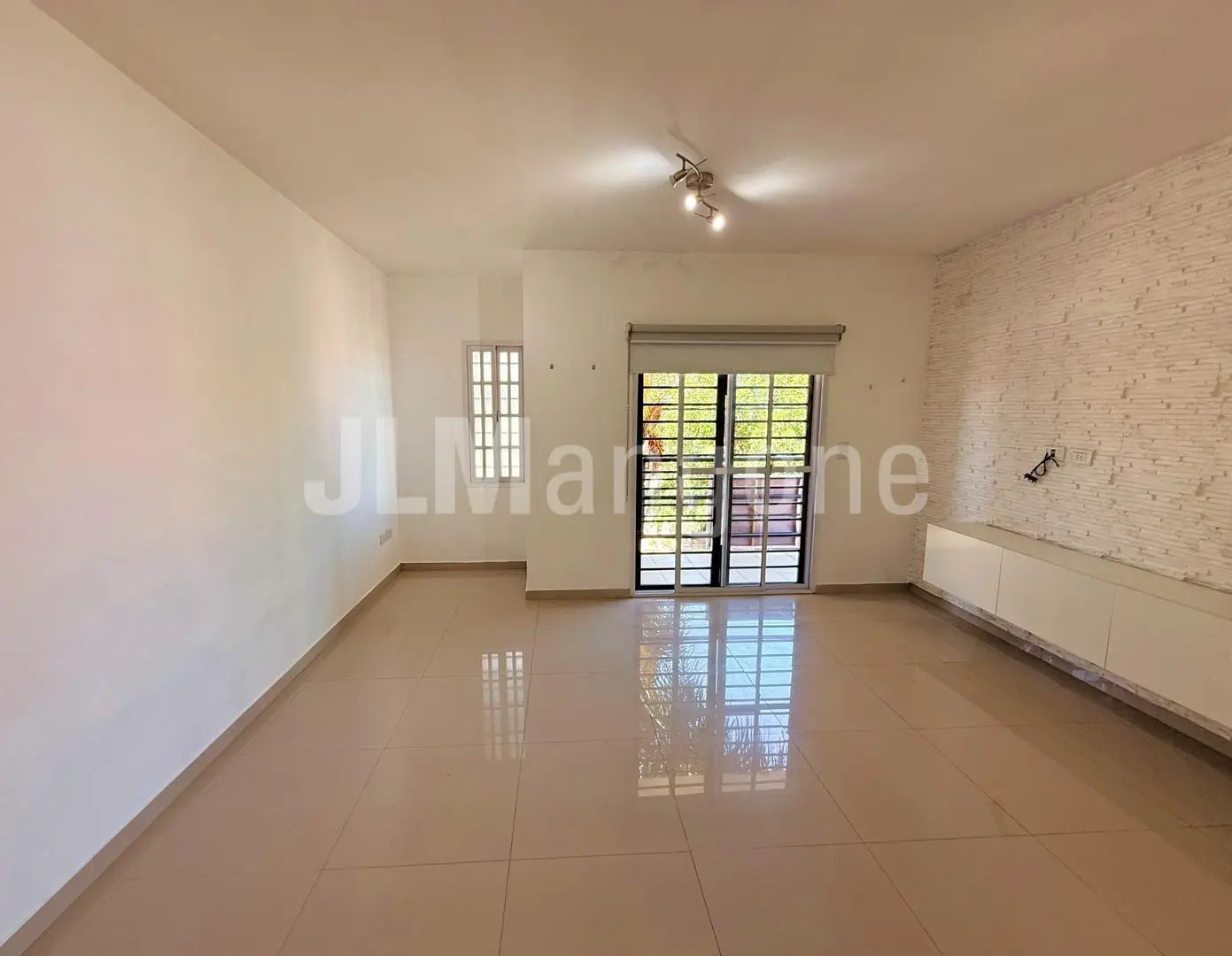 Departamento 2 ambientes con cochera y balcon 1