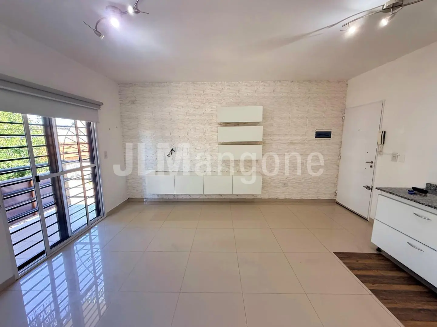 Departamento 2 ambientes con cochera y balcon 4