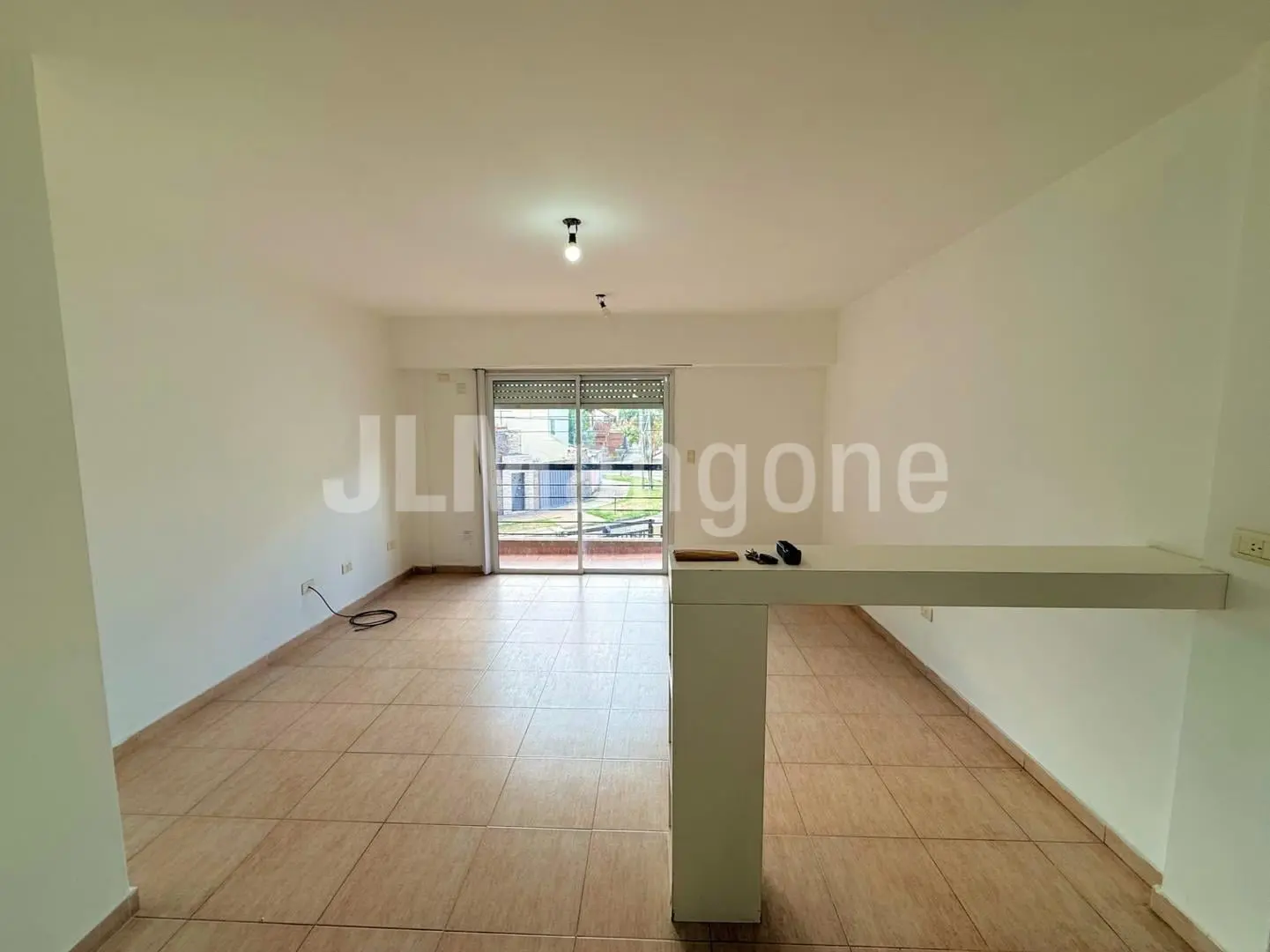 Departamento 2 ambientes con cochera y balcon 2
