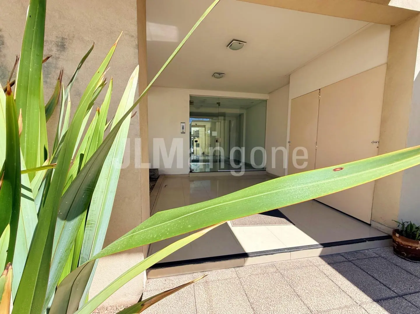 Departamento 2 ambientes con cochera y balcon 4